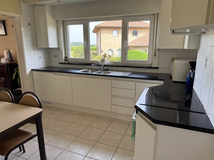 Karaktervolle woning met veel potentieel op een perceel v...