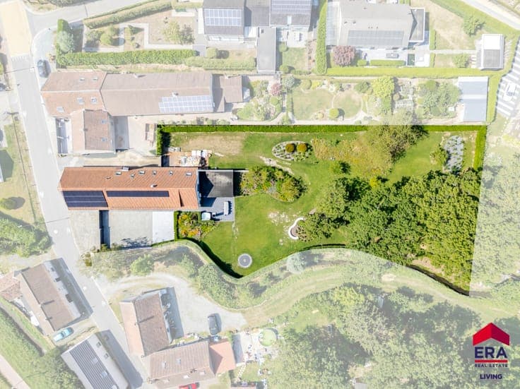 Exclusive villa with professional opportunities in Ternat