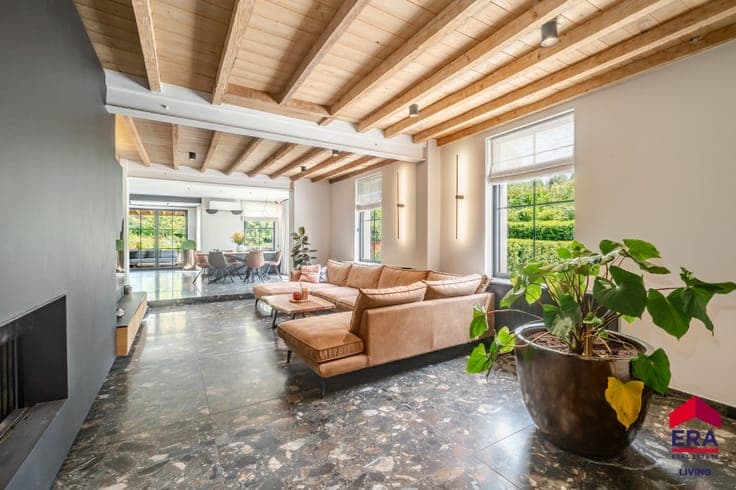 Exclusive villa with professional opportunities in Ternat