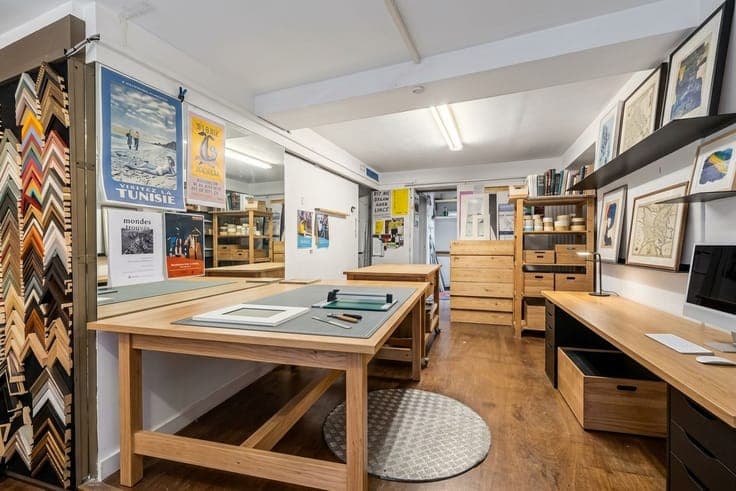 Two commercial properties with 304 m² of living space