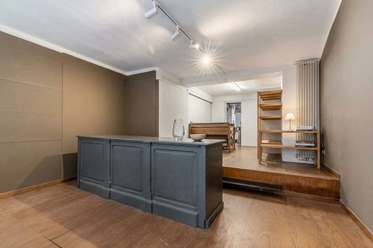 Two commercial properties with 304 m² of living space