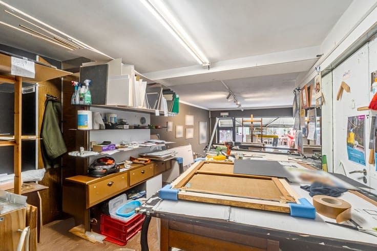 Two commercial properties with 304 m² of living space