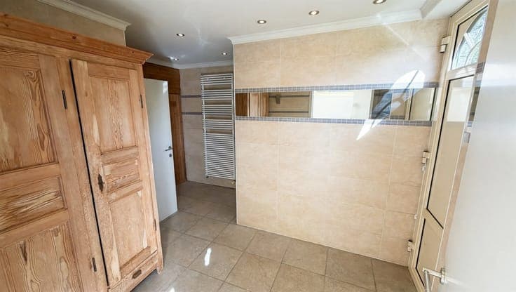 LUXURIOUS VILLA WITH INDOOR SWIMMING POOL & SAUNA – ZOTTEGEM