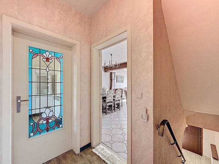 Three-bedroom terraced house with two garages in the centre…