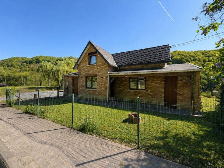 Maison 2 chambres avec jardin, terrasse, parking à Poulseur