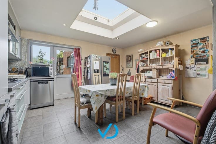 Ruime woning met 4 slaapkamers en grote tuin nabij het ce...