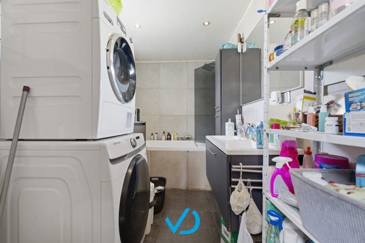 Ruime woning met 4 slaapkamers en grote tuin nabij het ce...