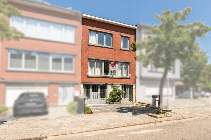Family home with garden and spacious garage