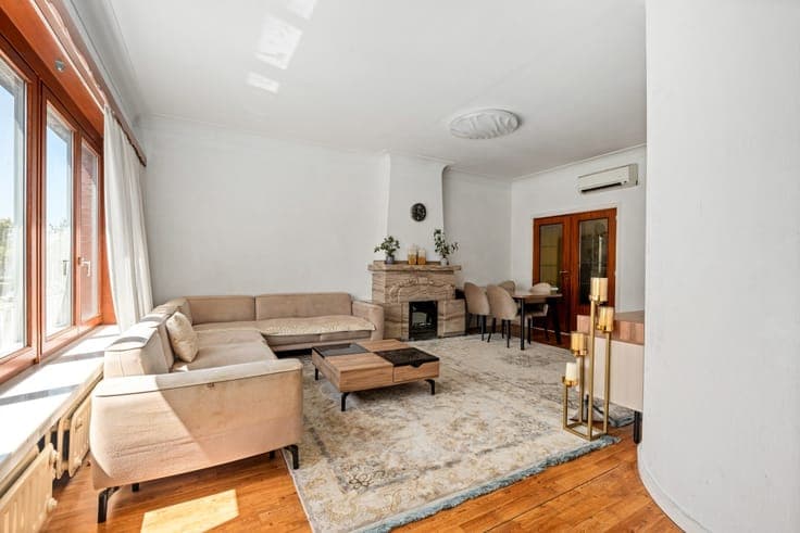 Family home with garden and spacious garage