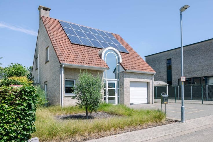 Elversele - Ruime gezinswoning met zwembad en groene tuin in