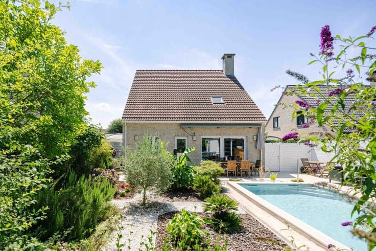 Elversele - Ruime gezinswoning met zwembad en groene tuin in
