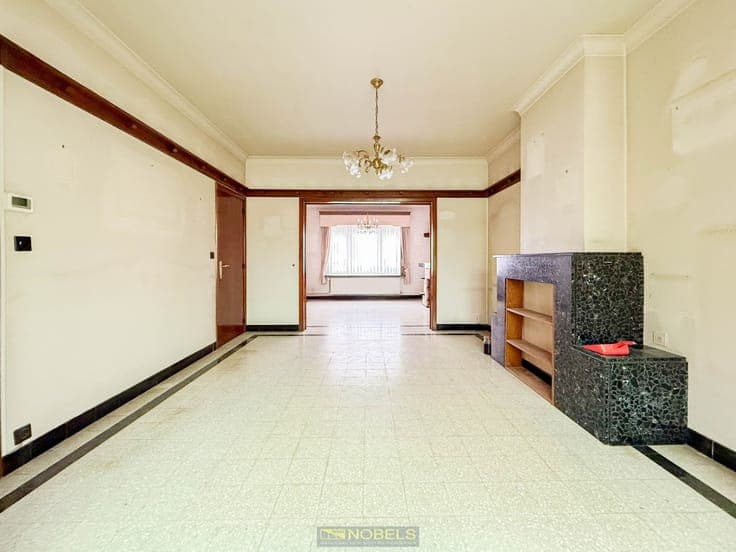 Te koop, te renoveren rijwoning met tuin nabij de N60