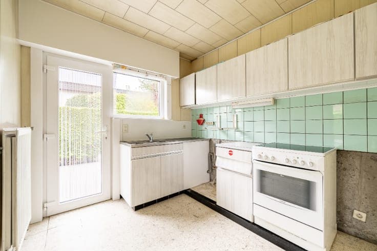 Open bebouwing op mooi perceel in rustige wijk.