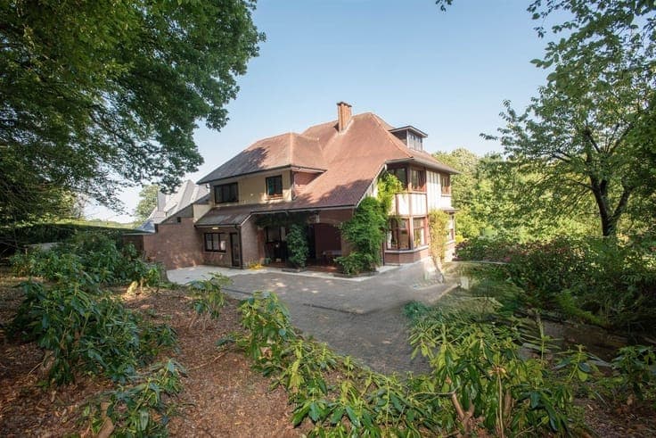 RARE propriété dans un parc arboré de +/- 65a