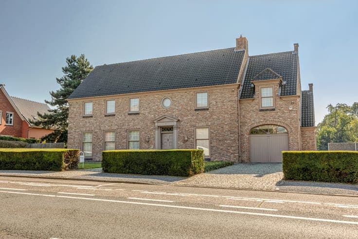 Spacious villa with a beautiful garden in Tienen.