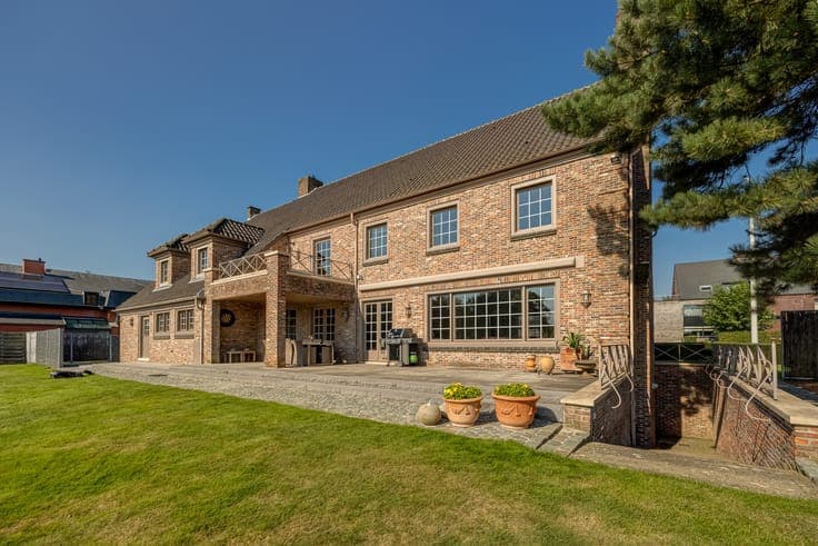 Spacious villa with a beautiful garden in Tienen.