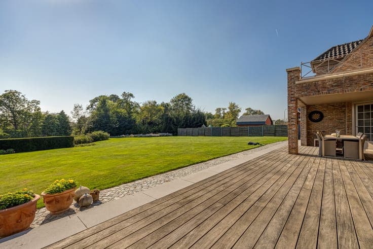 Spacious villa with a beautiful garden in Tienen.