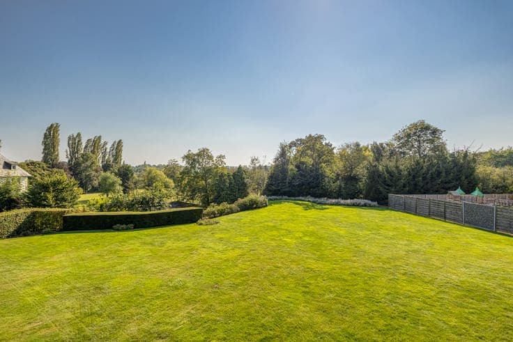 Spacious villa with a beautiful garden in Tienen.
