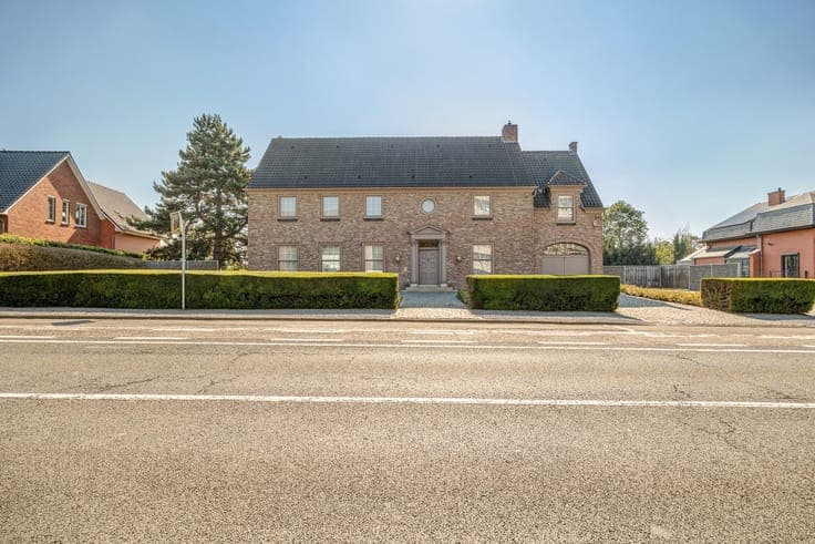 Spacious villa with a beautiful garden in Tienen.