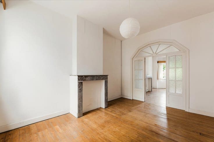 Woluwé-Saint-LAmbert House with two facades to renovate