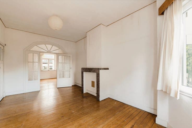 Woluwé-Saint-LAmbert House with two facades to renovate