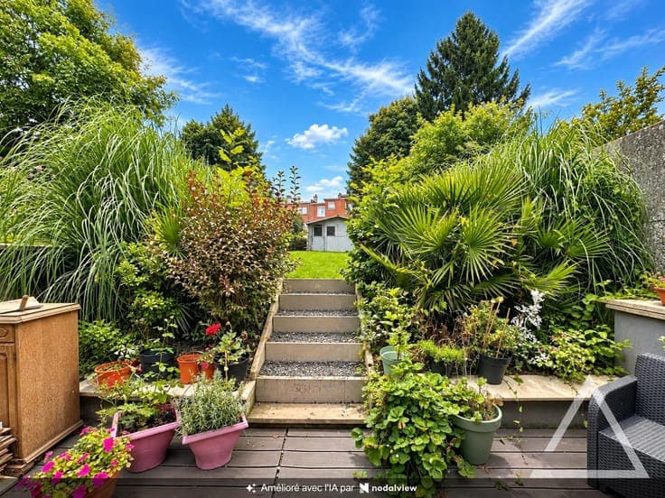 Bel-Etage House with Large Garden, Garage and Terraces