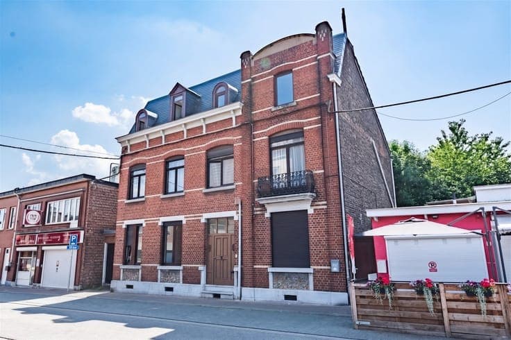 Apartment building