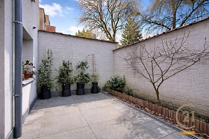 INCOME PROPERTY IN EXCELLENT CONDITION