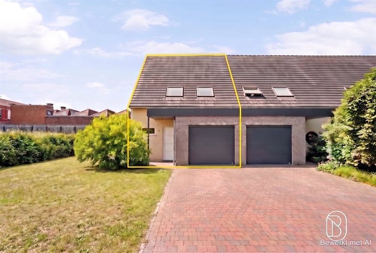 Move-in-ready 3-bedroom townhouse with a garage and a sunny