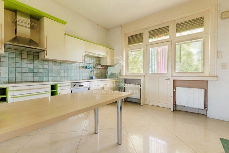 6-bedroom villa for sale in MONCEAU-SUR-SAMBRE