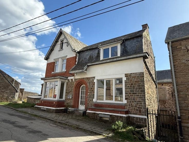 House in Profondeville Arbre