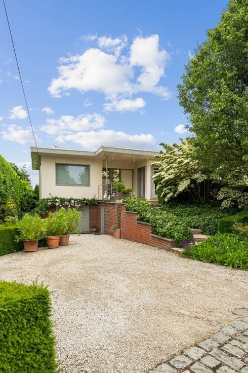 For sale: detached house in green area
