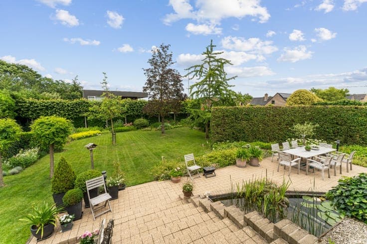For sale: detached house in green area