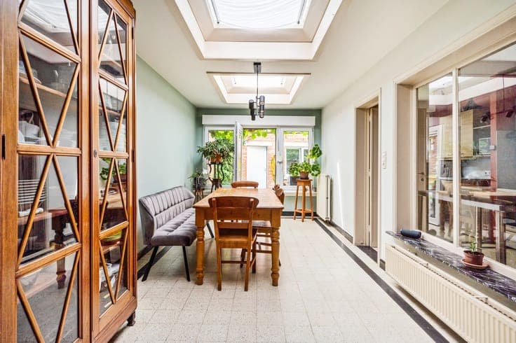 Instapklare woning met 4 slpkrs met gezellige stadstuin e...