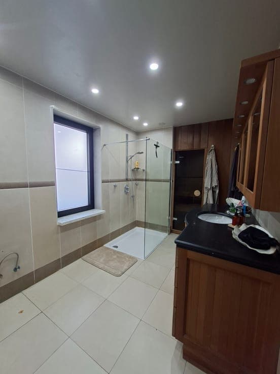 Renovated villa - 4 bed. – large spaces and south-facing gar