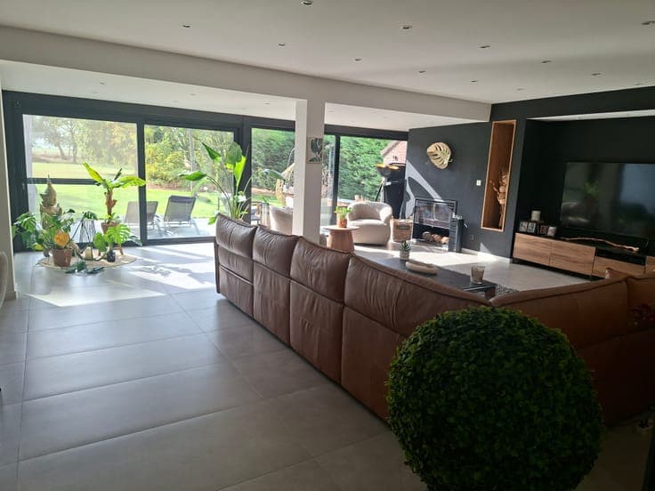 Renovated villa - 4 bed. – large spaces and south-facing gar