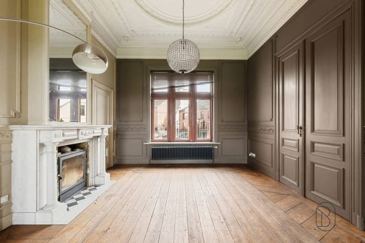 Charming TOWNHOUSE with BEAUTIFUL GARDEN!