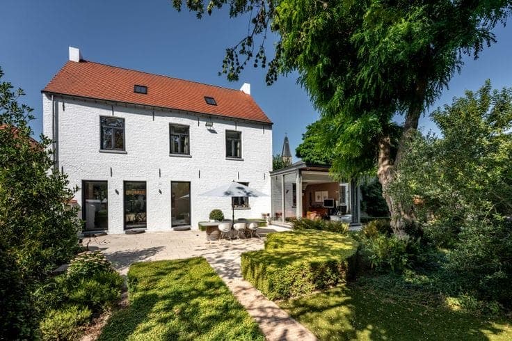 Authentic former parsonage in Dudzele