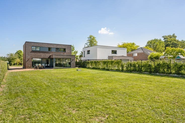 Energy-efficient new build on 1,034 m².
