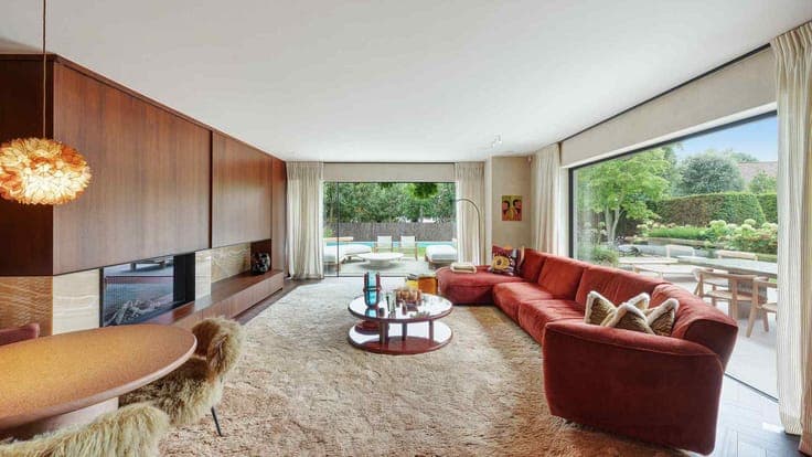 Move-in ready villa with swimming pool, quietly located in K