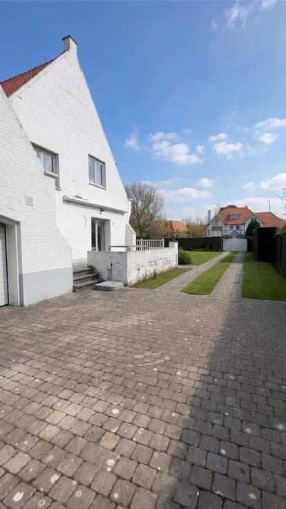 Exceptional semi-detached villa in a prime location in the h