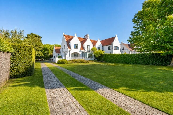 Exceptional semi-detached villa in a prime location in the h