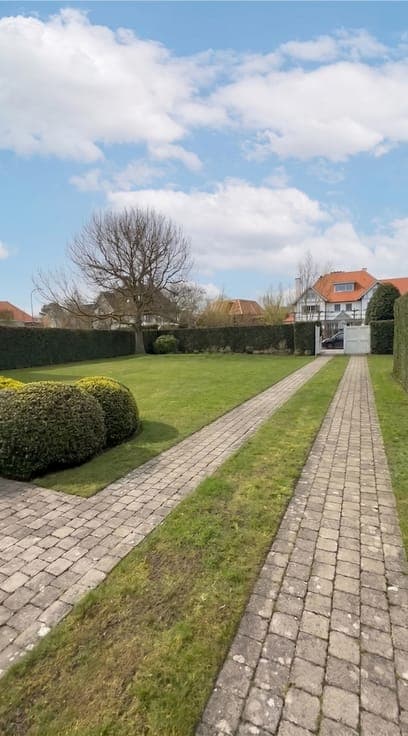 Exceptional semi-detached villa in a prime location in the h