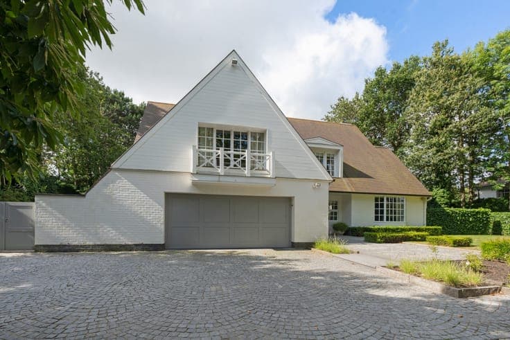 Charming villa with spacious garden near the Royal Zoute ...