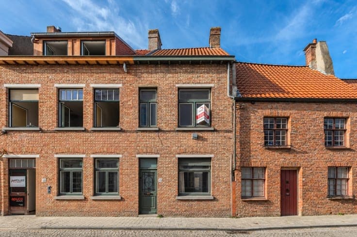 Ruime verder te renoveren stadswoning met 3 slaapkamers e...