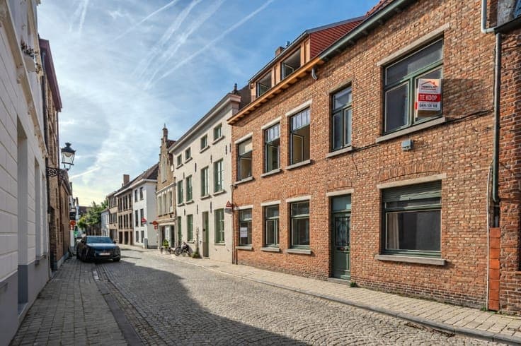 Ruime verder te renoveren stadswoning met 3 slaapkamers e...