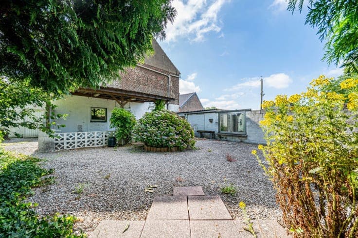 House in Les Bons Villers