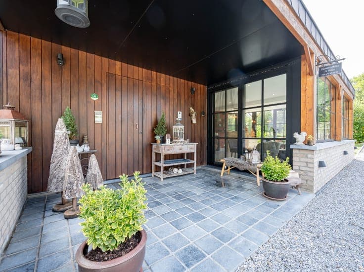 B&B with 6-Bedrooms on 4,852 m² of Land – Ferrière