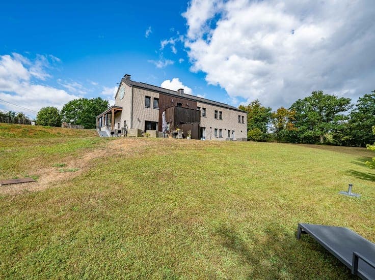 B&B with 6-Bedrooms on 4,852 m² of Land – Ferrière