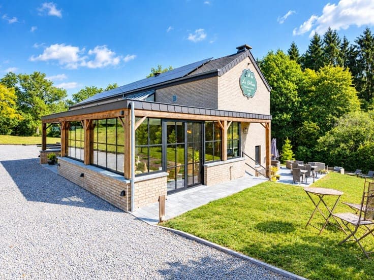 B&B with 6-Bedrooms on 4,852 m² of Land – Ferrière